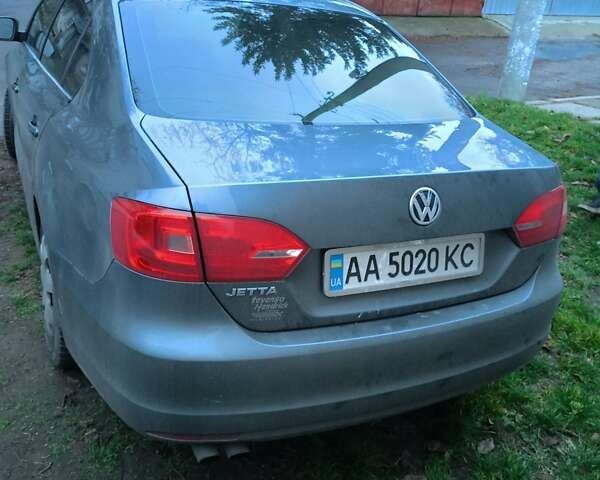 Сірий Фольксваген Джетта, об'ємом двигуна 2 л та пробігом 280 тис. км за 9000 $, фото 3 на Automoto.ua