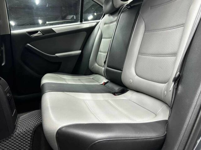 Сірий Фольксваген Джетта, об'ємом двигуна 1.4 л та пробігом 238 тис. км за 9900 $, фото 10 на Automoto.ua