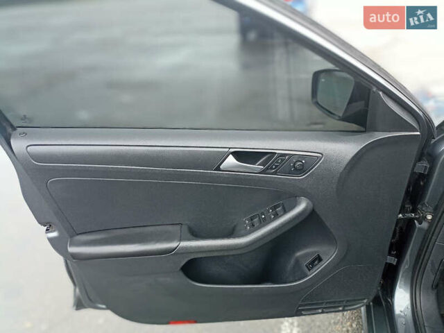 Серый Фольксваген Джетта, объемом двигателя 2 л и пробегом 107 тыс. км за 7500 $, фото 16 на Automoto.ua