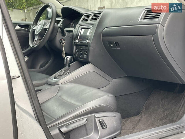 Серый Фольксваген Джетта, объемом двигателя 1.8 л и пробегом 225 тыс. км за 7290 $, фото 27 на Automoto.ua