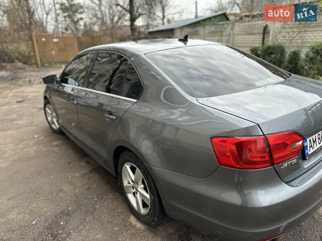 Серый Фольксваген Джетта, объемом двигателя 1.97 л и пробегом 260 тыс. км за 11000 $, фото 4 на Automoto.ua