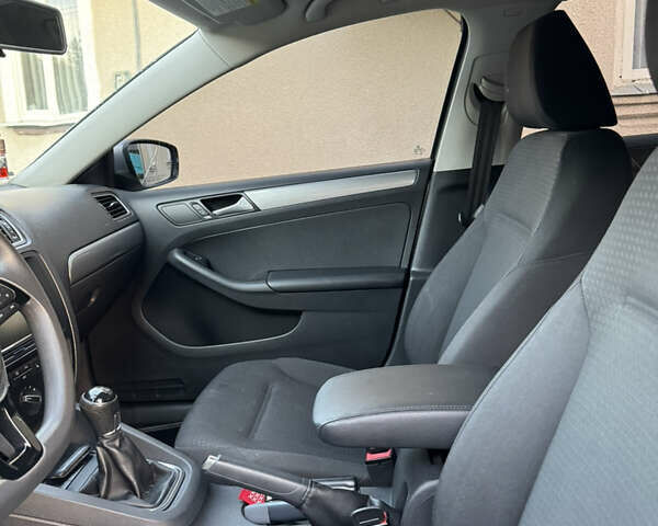 Серый Фольксваген Джетта, объемом двигателя 2 л и пробегом 240 тыс. км за 8200 $, фото 9 на Automoto.ua