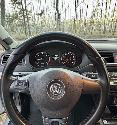 Серый Фольксваген Джетта, объемом двигателя 1.97 л и пробегом 230 тыс. км за 9900 $, фото 9 на Automoto.ua