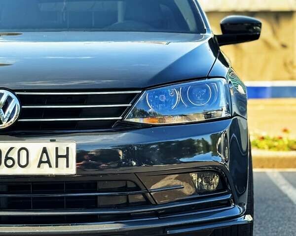 Серый Фольксваген Джетта, объемом двигателя 1.78 л и пробегом 161 тыс. км за 13500 $, фото 5 на Automoto.ua