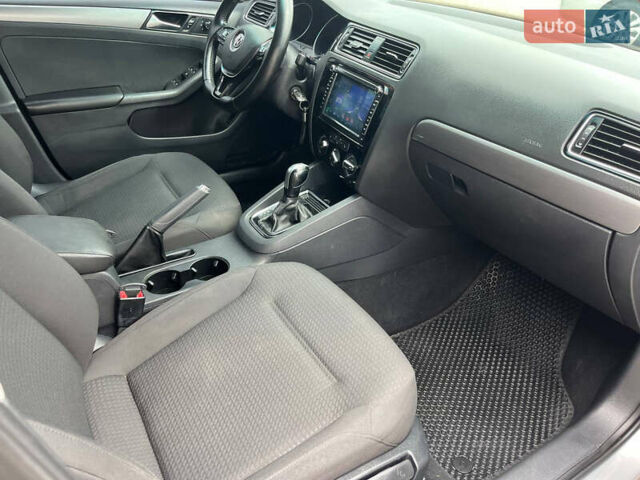Сірий Фольксваген Джетта, об'ємом двигуна 2 л та пробігом 272 тис. км за 9900 $, фото 10 на Automoto.ua