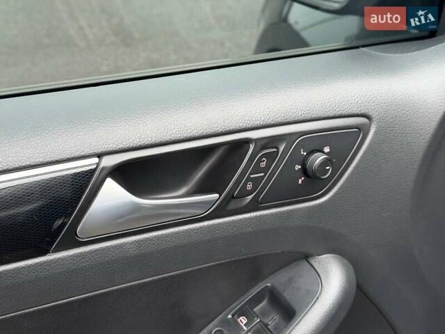 Сірий Фольксваген Джетта, об'ємом двигуна 1.8 л та пробігом 178 тис. км за 11000 $, фото 34 на Automoto.ua