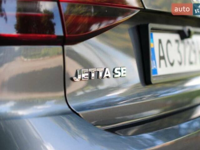 Серый Фольксваген Джетта, объемом двигателя 1.8 л и пробегом 311 тыс. км за 9500 $, фото 8 на Automoto.ua