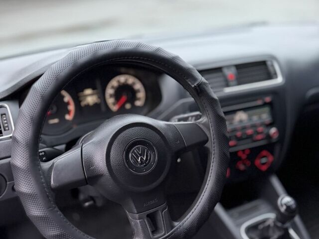 Сірий Фольксваген Джетта, об'ємом двигуна 2 л та пробігом 182 тис. км за 6200 $, фото 5 на Automoto.ua