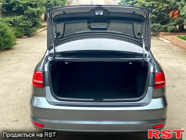 Серый Фольксваген Джетта, объемом двигателя 1.8 л и пробегом 119 тыс. км за 10000 $, фото 10 на Automoto.ua