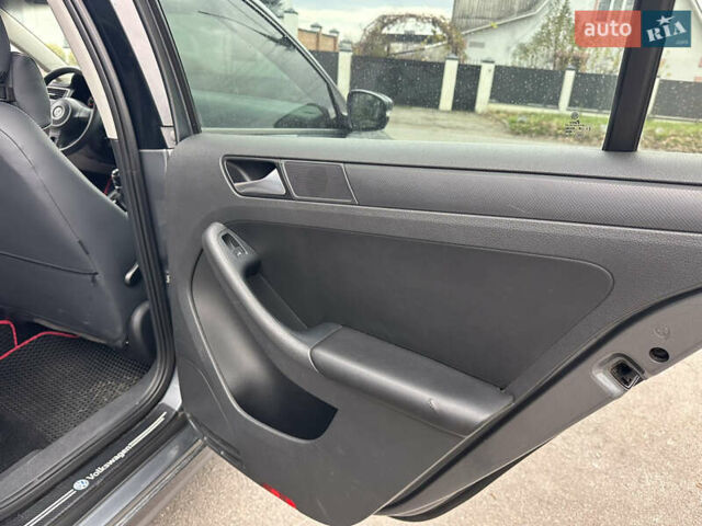 Серый Фольксваген Джетта, объемом двигателя 1.8 л и пробегом 228 тыс. км за 6999 $, фото 32 на Automoto.ua