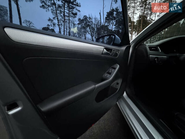 Сірий Фольксваген Джетта, об'ємом двигуна 1.8 л та пробігом 174 тис. км за 9200 $, фото 7 на Automoto.ua