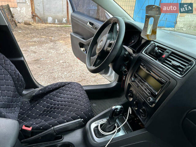 Фольксваген Джетта 2014 в Сахновщине на Automoto.ua Серый Фольксваген Джетта, объемом двигателя 1.8 л и пробегом 230 тыс. км за 8200 $, фото 11 на Automoto.ua