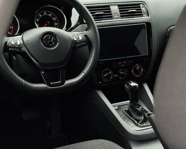 Серый Фольксваген Джетта, объемом двигателя 1.98 л и пробегом 188 тыс. км за 11500 $, фото 39 на Automoto.ua