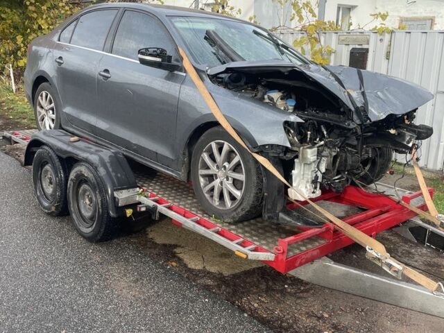 Серый Фольксваген Джетта, объемом двигателя 1.8 л и пробегом 100 тыс. км за 2500 $, фото 1 на Automoto.ua