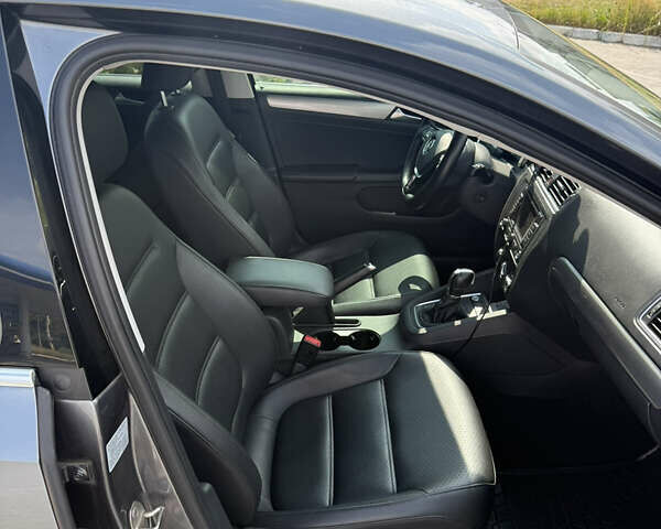 Серый Фольксваген Джетта, объемом двигателя 1.8 л и пробегом 123 тыс. км за 11000 $, фото 14 на Automoto.ua