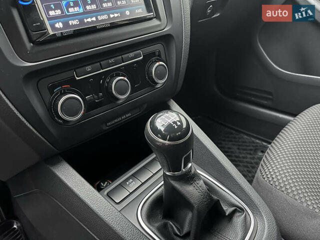 Серый Фольксваген Джетта, объемом двигателя 1.97 л и пробегом 127 тыс. км за 11999 $, фото 16 на Automoto.ua