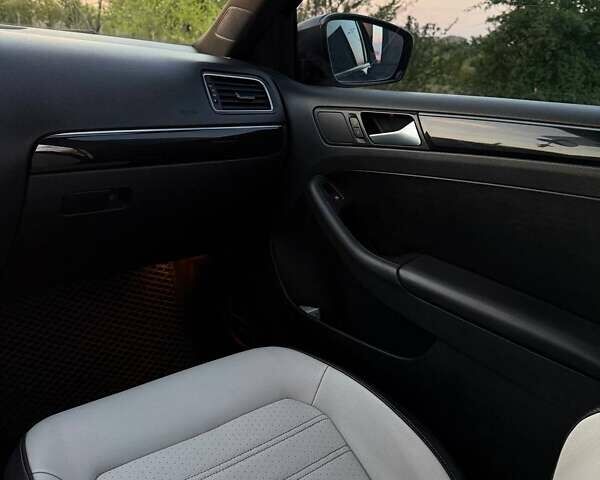 Серый Фольксваген Джетта, объемом двигателя 1.78 л и пробегом 161 тыс. км за 13500 $, фото 17 на Automoto.ua