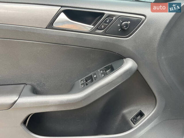 Сірий Фольксваген Джетта, об'ємом двигуна 2 л та пробігом 272 тис. км за 9900 $, фото 13 на Automoto.ua