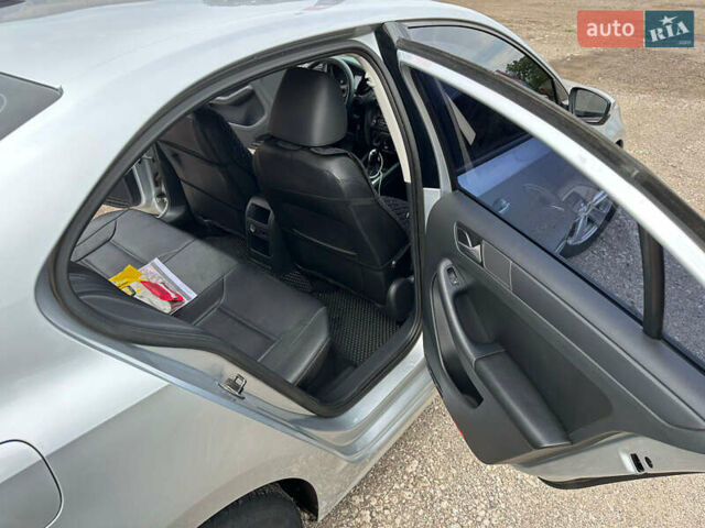 Фольксваген Джетта 2014 в Сахновщине на Automoto.ua Серый Фольксваген Джетта, объемом двигателя 1.8 л и пробегом 230 тыс. км за 8200 $, фото 9 на Automoto.ua