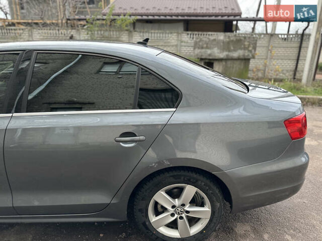 Серый Фольксваген Джетта, объемом двигателя 1.97 л и пробегом 260 тыс. км за 11000 $, фото 3 на Automoto.ua