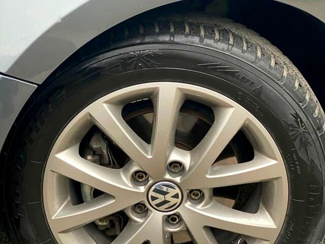 Серый Фольксваген Джетта, объемом двигателя 1.8 л и пробегом 119 тыс. км за 10000 $, фото 7 на Automoto.ua