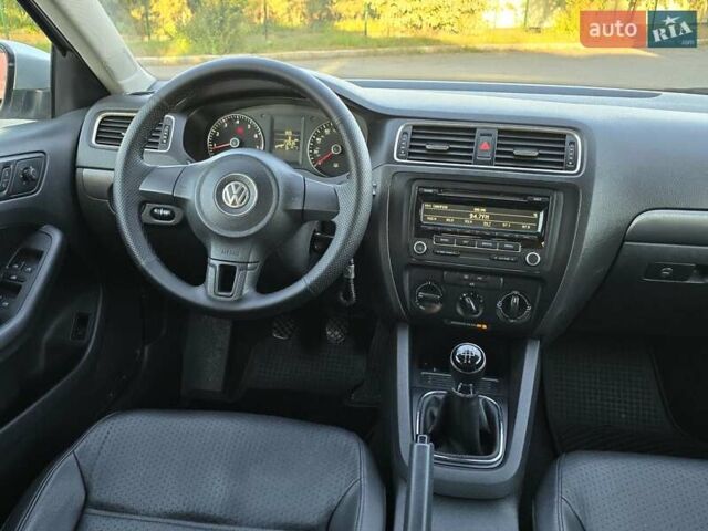 Серый Фольксваген Джетта, объемом двигателя 1.8 л и пробегом 172 тыс. км за 8799 $, фото 25 на Automoto.ua