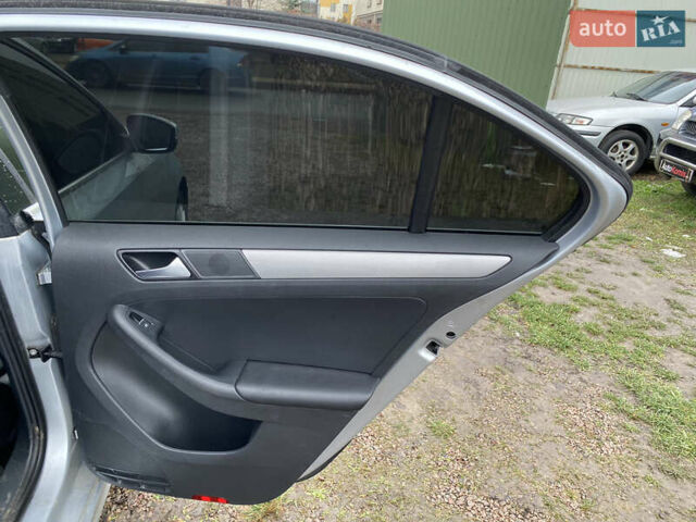 Серый Фольксваген Джетта, объемом двигателя 1.8 л и пробегом 184 тыс. км за 9500 $, фото 16 на Automoto.ua