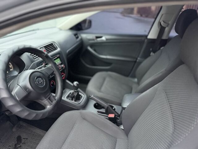 Сірий Фольксваген Джетта, об'ємом двигуна 2 л та пробігом 182 тис. км за 6200 $, фото 10 на Automoto.ua