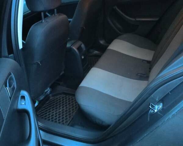 Сірий Фольксваген Джетта, об'ємом двигуна 2 л та пробігом 280 тис. км за 9000 $, фото 7 на Automoto.ua