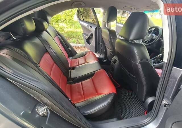 Серый Фольксваген Джетта, объемом двигателя 1.8 л и пробегом 311 тыс. км за 9500 $, фото 16 на Automoto.ua