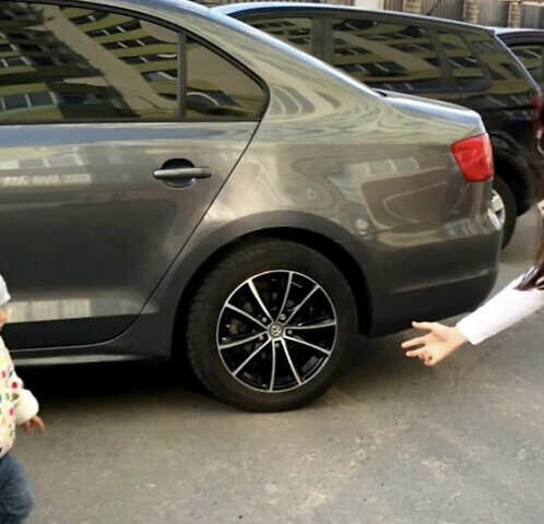 Серый Фольксваген Джетта, объемом двигателя 1.8 л и пробегом 154 тыс. км за 10000 $, фото 12 на Automoto.ua