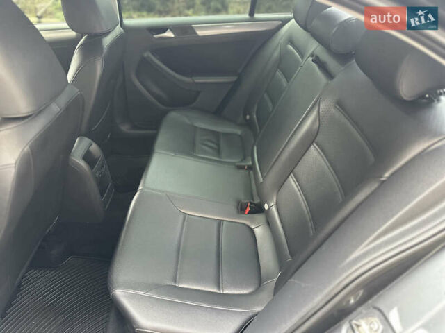 Серый Фольксваген Джетта, объемом двигателя 1.97 л и пробегом 260 тыс. км за 11000 $, фото 26 на Automoto.ua