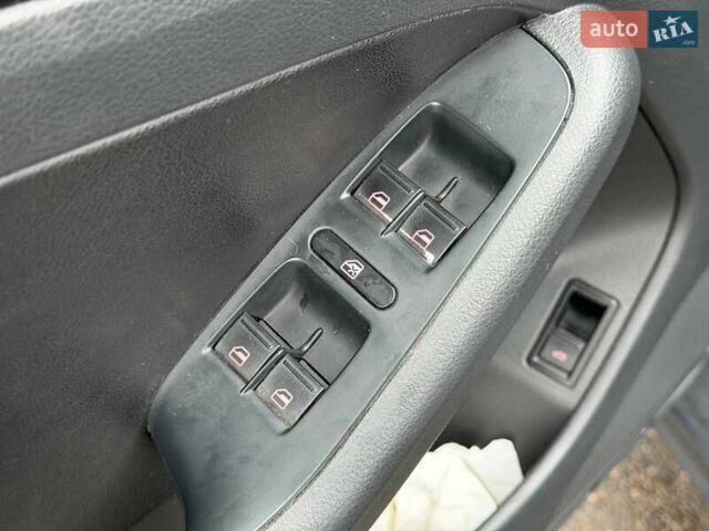 Сірий Фольксваген Джетта, об'ємом двигуна 1.8 л та пробігом 178 тис. км за 11000 $, фото 35 на Automoto.ua