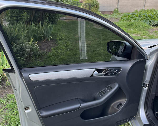 Серый Фольксваген Джетта, объемом двигателя 2 л и пробегом 240 тыс. км за 8200 $, фото 5 на Automoto.ua