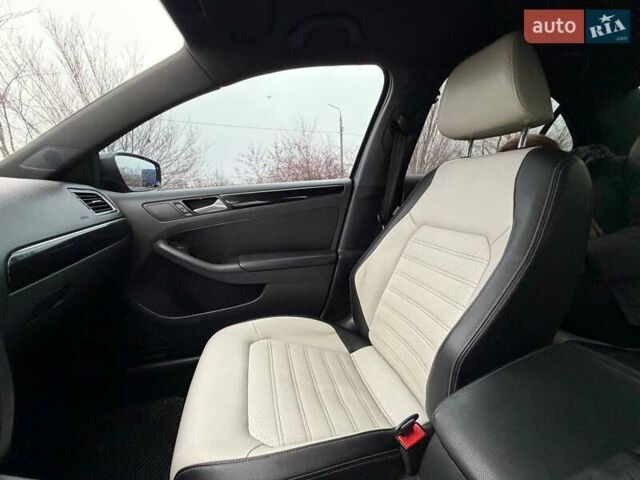 Сірий Фольксваген Джетта, об'ємом двигуна 1.8 л та пробігом 178 тис. км за 11000 $, фото 49 на Automoto.ua