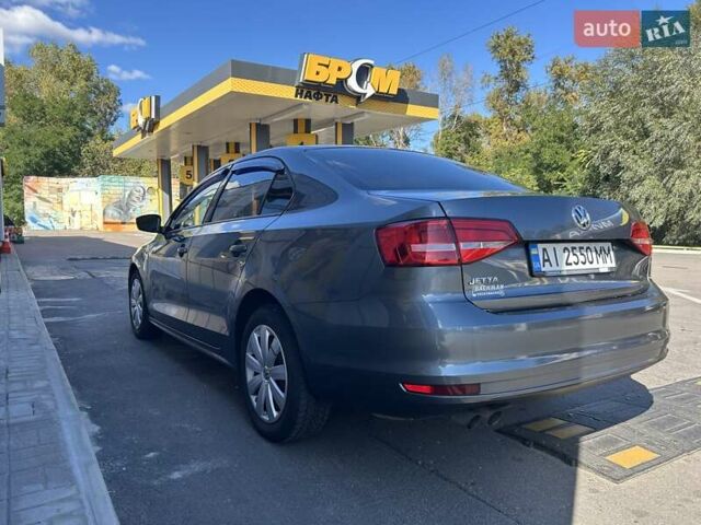 Сірий Фольксваген Джетта, об'ємом двигуна 2 л та пробігом 175 тис. км за 8900 $, фото 4 на Automoto.ua