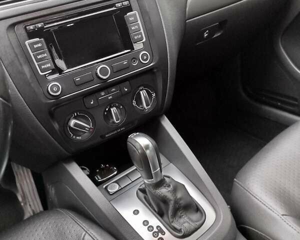 Сірий Фольксваген Джетта, об'ємом двигуна 1.97 л та пробігом 118 тис. км за 11000 $, фото 4 на Automoto.ua