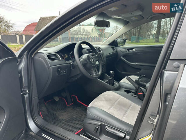 Серый Фольксваген Джетта, объемом двигателя 1.8 л и пробегом 228 тыс. км за 6999 $, фото 25 на Automoto.ua