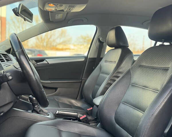 Серый Фольксваген Джетта, объемом двигателя 1.8 л и пробегом 166 тыс. км за 7800 $, фото 6 на Automoto.ua