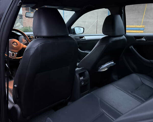 Серый Фольксваген Джетта, объемом двигателя 1.8 л и пробегом 197 тыс. км за 8000 $, фото 7 на Automoto.ua