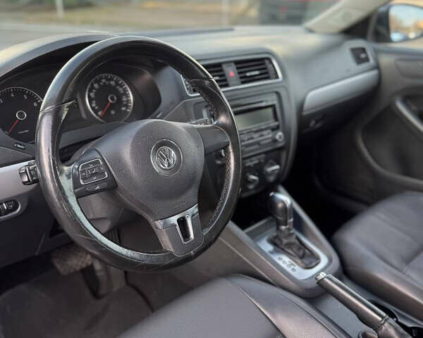 Серый Фольксваген Джетта, объемом двигателя 1.8 л и пробегом 167 тыс. км за 7700 $, фото 5 на Automoto.ua