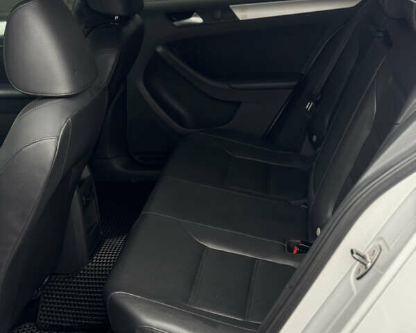 Серый Фольксваген Джетта, объемом двигателя 1.8 л и пробегом 243 тыс. км за 7999 $, фото 13 на Automoto.ua