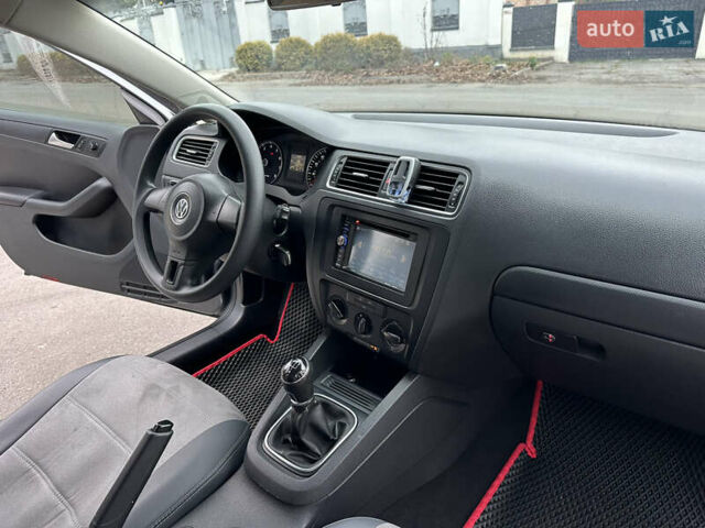 Серый Фольксваген Джетта, объемом двигателя 1.8 л и пробегом 228 тыс. км за 6999 $, фото 36 на Automoto.ua