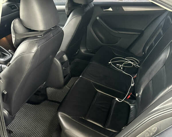 Серый Фольксваген Джетта, объемом двигателя 2 л и пробегом 202 тыс. км за 12500 $, фото 8 на Automoto.ua