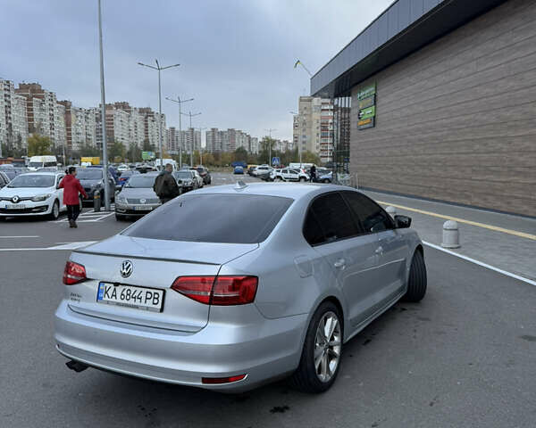 Фольксваген Джетта 2014 в Киеве на Automoto.ua Серый Фольксваген Джетта, объемом двигателя 1.98 л и пробегом 195 тыс. км за 8800 $, фото 4 на Automoto.ua