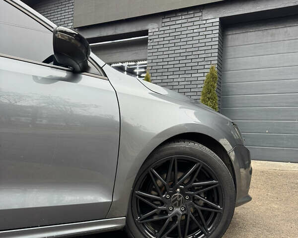 Серый Фольксваген Джетта, объемом двигателя 1.98 л и пробегом 188 тыс. км за 11500 $, фото 6 на Automoto.ua