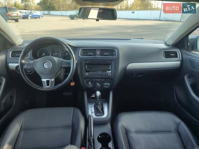 Серый Фольксваген Джетта, объемом двигателя 1.8 л и пробегом 165 тыс. км за 7700 $, фото 1 на Automoto.ua