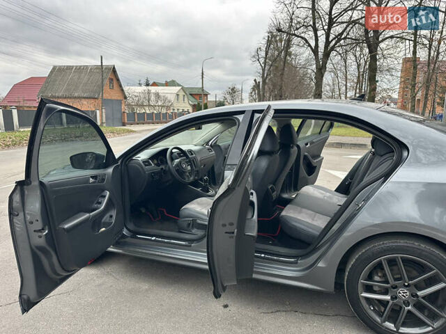 Серый Фольксваген Джетта, объемом двигателя 1.8 л и пробегом 228 тыс. км за 6999 $, фото 38 на Automoto.ua