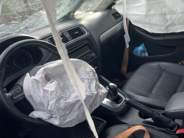 Серый Фольксваген Джетта, объемом двигателя 1.8 л и пробегом 100 тыс. км за 2500 $, фото 3 на Automoto.ua