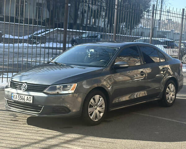 Серый Фольксваген Джетта, объемом двигателя 1.8 л и пробегом 154 тыс. км за 10000 $, фото 1 на Automoto.ua